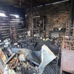 Incendio dejó en escombros una vivienda en el sector Mutualista Azuay II, en la ciudad de Cuenca.