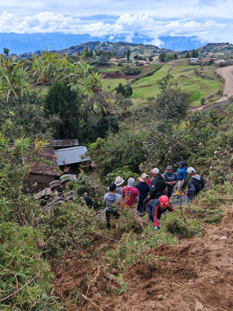 Una persona fallecida y otra herida deja el vuelco de un camión registrado en Pucará la mañana de este viernes 5 de enero de 2024.