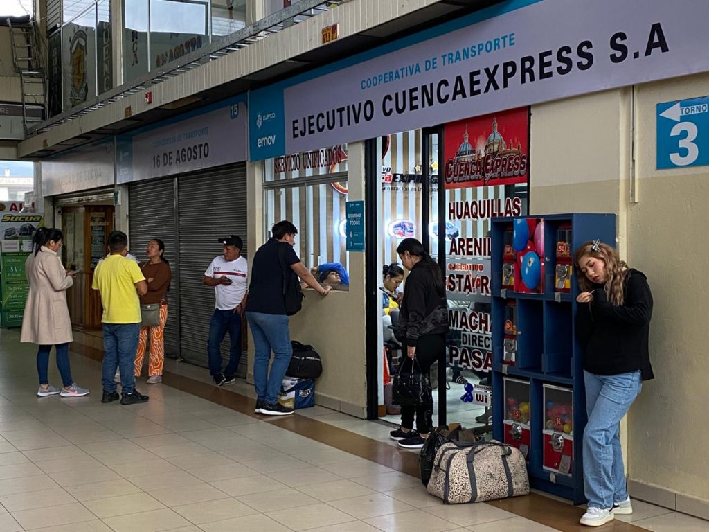 Los servicios públicos funcionan a medias la mañana de este miércoles por los hechos violentos y de terrorismo registrados en el país.