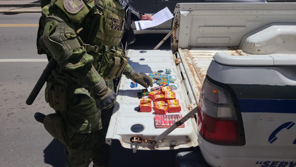 Material pirotécnico decomisado en un negocio de la avenida Huayna Capac.