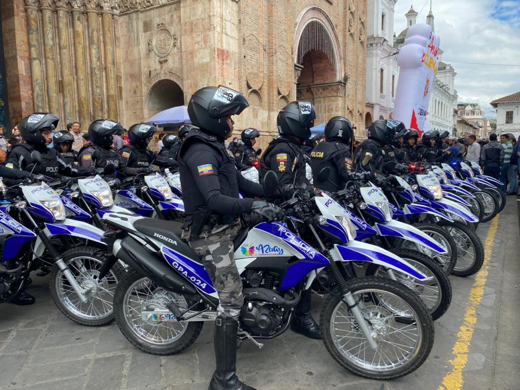 Motos entregadas por la Prefectura de Azuay al personal de la Policía Nacional.