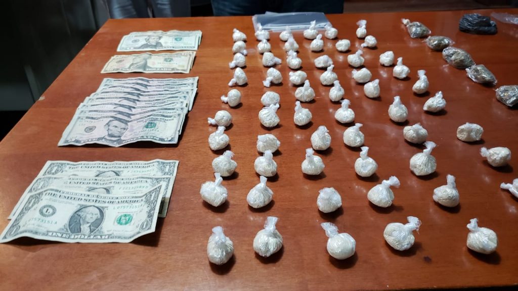 Las Fuerzas Armadas en coordinación con la Policía Nacional decomisaron droga durante operativos en cercanías de la Terminal Terrestre.