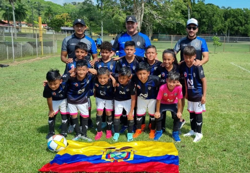 Equipo del IDV Cuenca que participó en Panamá.