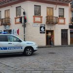 Cámaras de seguridad captaron el robo perpetrado en un local ubicado entre las calles Manuel Vega y Simón Bolívar.