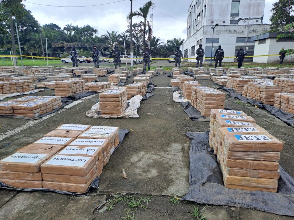 De acuerdo con un informe de la Fiscalía, fueron decomisadas 21,49 toneladas de cocaína, en un inmueble del cantón Vinces, provincia de Los Ríos.