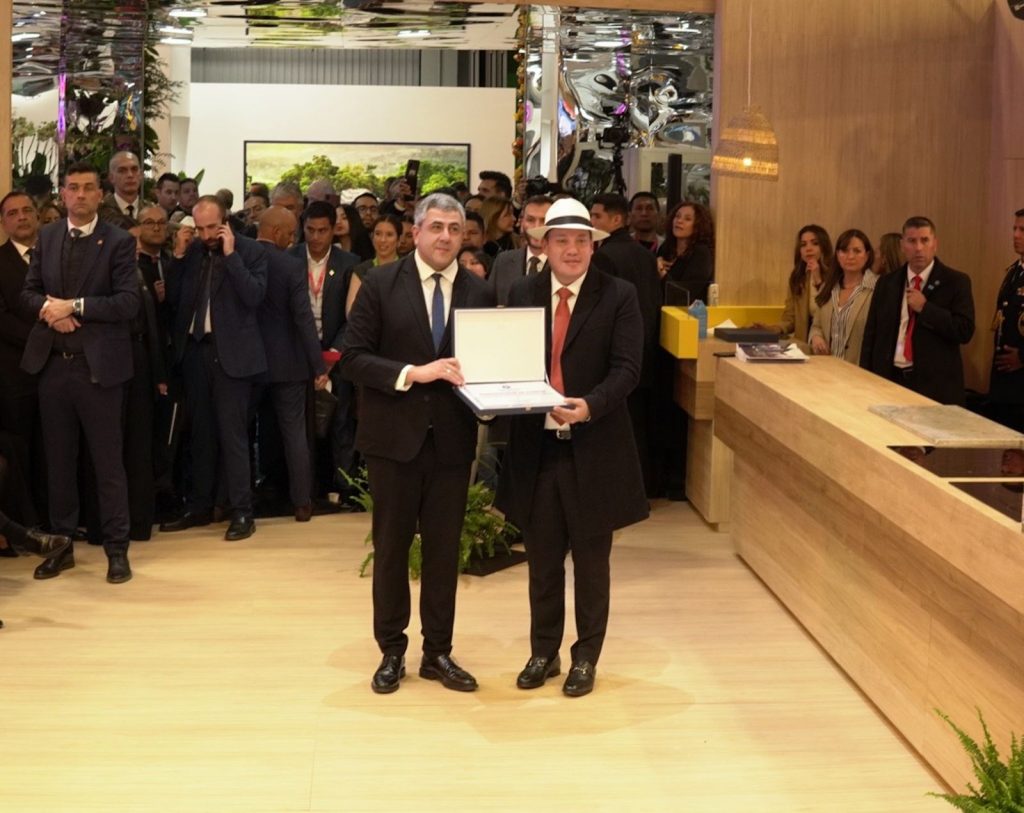 La ciudad de Cuenca recibió un reconocimiento en el marco de la inauguración de la Feria Internacional de Turismo en Madrid, España.