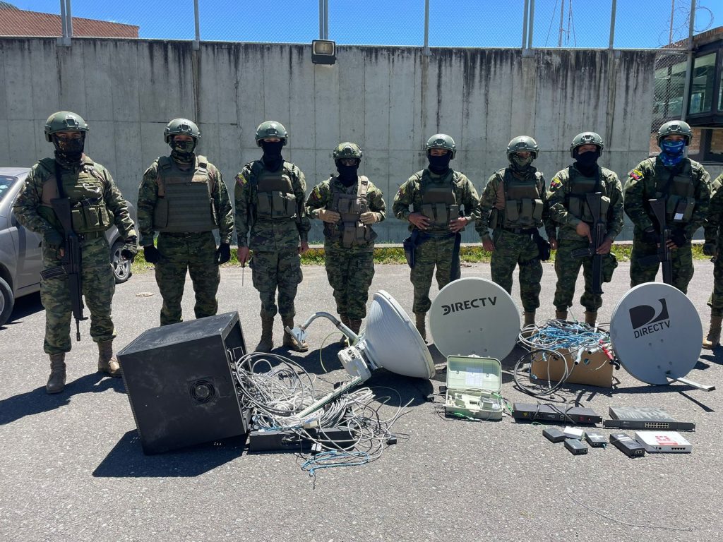 Militares retiraron equipos de televisión por cable y redes informáticas clandestinas que existían en la cárcel de Turi.