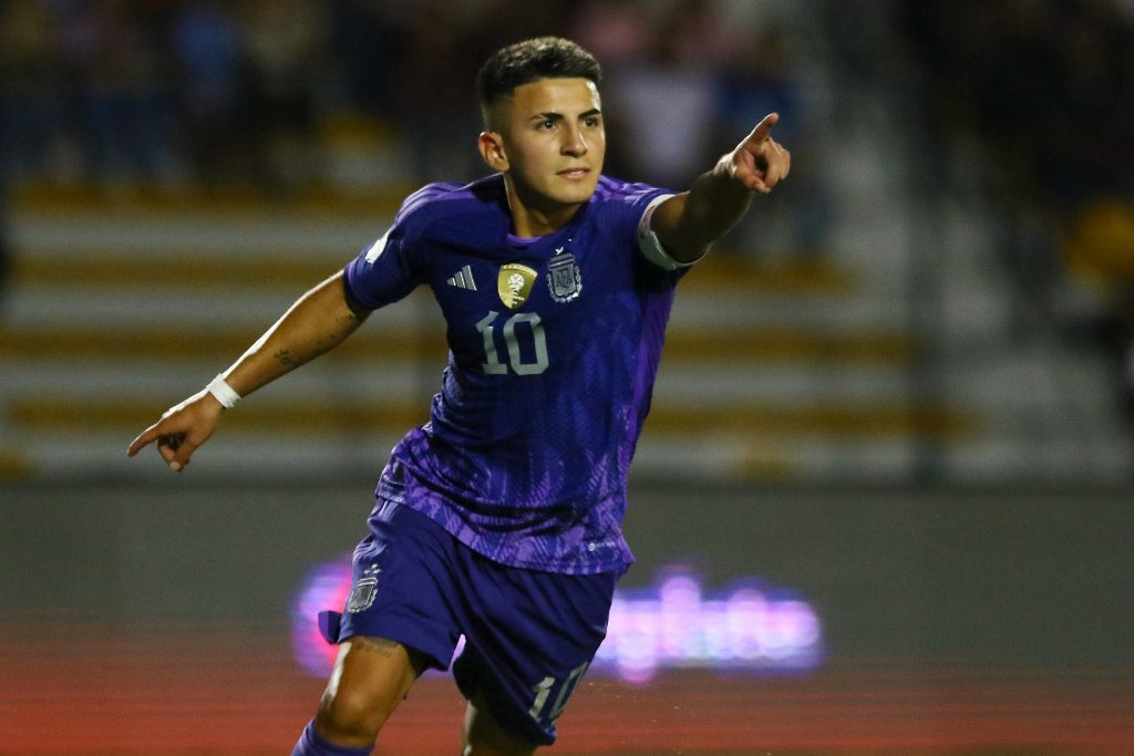 Almada celebra gol del triunfo ante Paraguay. Foto: Argentina