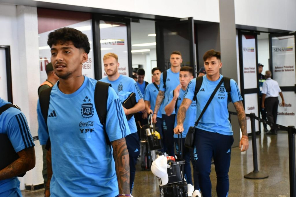 Plantel de Argentina arribó a Venezuela para el Preolímpico. Foto: Argentina