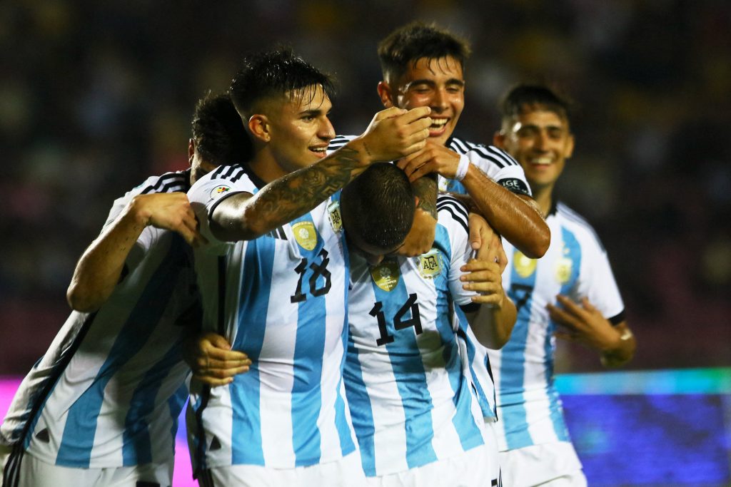 Jugadores de Argentina celebran anotación ante Chile. Foto: CONMEBOL
