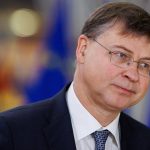 El vicepresidente económico de la Comisión Europea, Valdis Dombrovskis, aseguró este jueves que la UE está "comprometida"