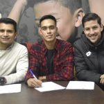 Josué Méndez firma contrato con Deportivo Cuenca. Foto: Deportivo Cuenca