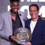 Alexander Domínguez junto a Cevallos en la entrega del premio al mejor portero del 2023. Foto: Liga de Quito