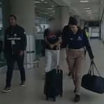 La Policía de Ecuador dio a conocer que en Perú fue detenido y extraditado Andrés M. para ser puesto a orden de la autoridad ecuatoriana.