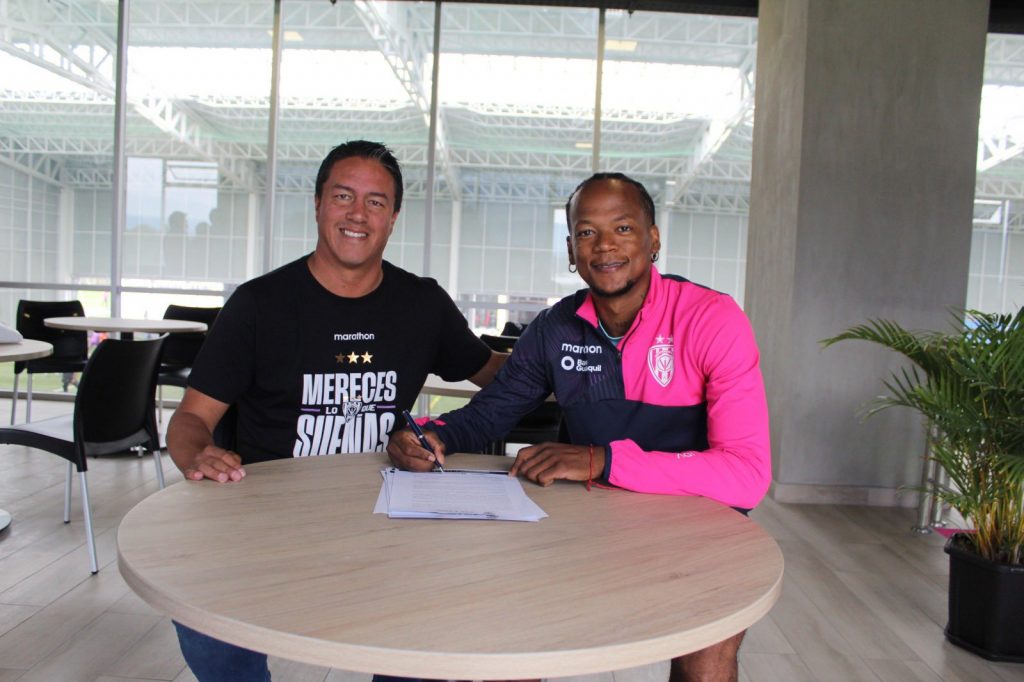 Romario Ibarra es nuevo jugador del Independiente del Valle y jugará junto a su hermano, Renato Ibarra para el 2024.