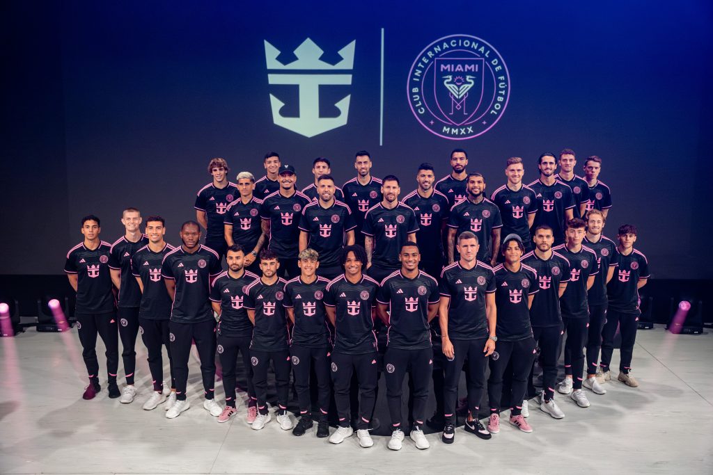 El cuadro estadounidense del Inter Miami, presentó oficialmente su uniforme completo para la nueva temporada 2024.