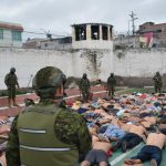 Personal miliar durante los operativos en los centros penitenciarios del país.