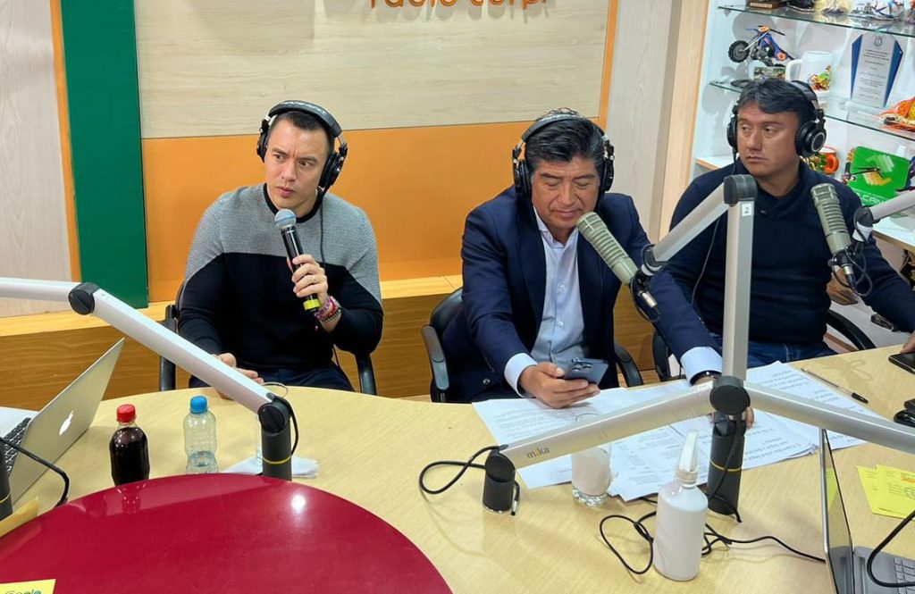 El presidente Daniel Noboa durante una entrevista brindada en Radio Canela de Quito. / Foto cortesía.