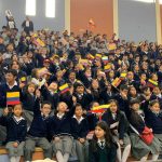 Con un momento cívico para pedir paz, 1.371 planteles educativos de Azuay, Cañar y Morona Santiago volvieron a la presencialidad.