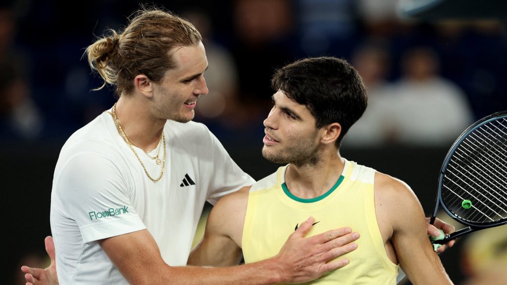 El tenista español, Carlos Alcaraz, perdió en los cuartos de final ante el alemán, Zverev y fue eliminado del certamen. Foto: Australia Open
