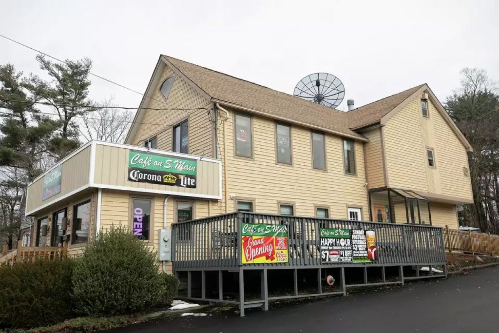 The Café, on S. Main, es un nuevo negocio que impulsa Johnny Matute, en Connecticut. Foto: Dave Zajac/Hearst Connecticut Media
