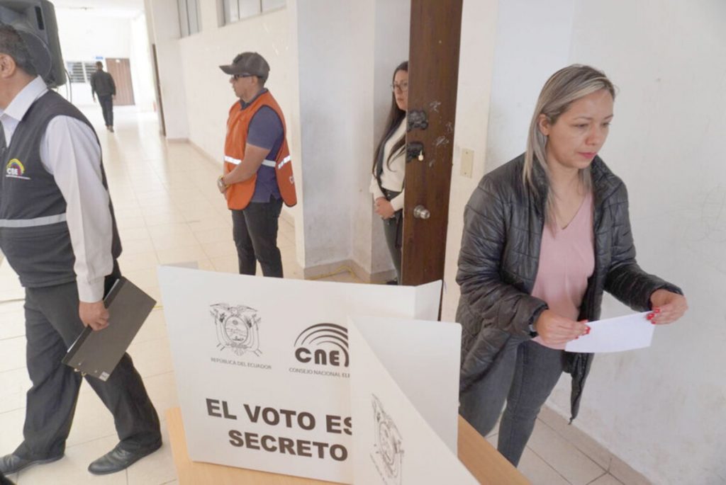 Lo que es la consulta y el referéndum