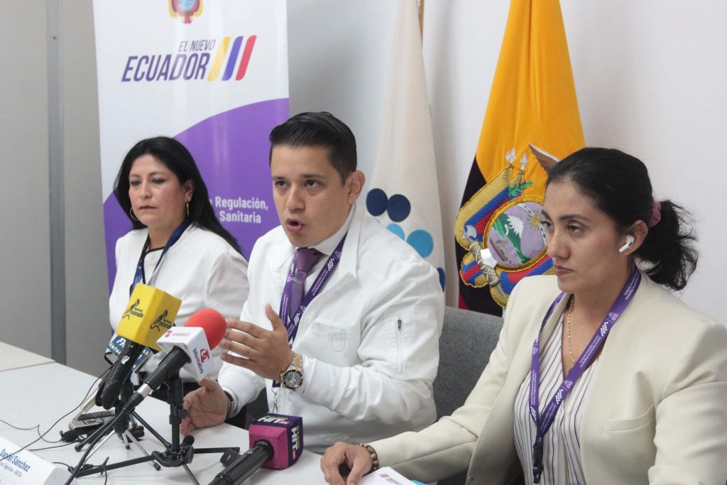 Daniel Sánchez, director ejecutivo de la ARCSA, informó ayer sobre resultados de controles por la venta de alimentos procesados con residuos de plomo. XCA