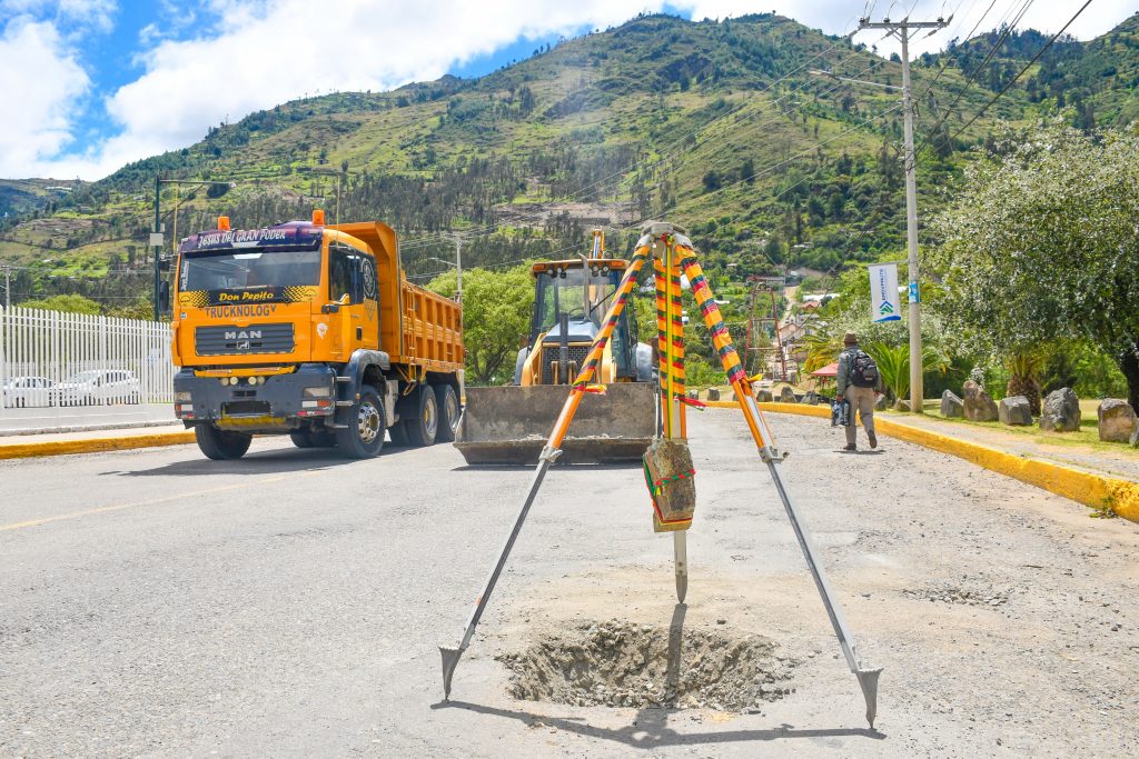 El tramo vial sirve de acceso al Centro de Revisión Técnica Vehicular (CRTV) y al Mercado Mayorista “Los Cañaverales”. El segmento se encuentra en mal estado. Cortesía