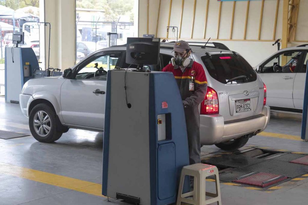 Uno de los requisitos de la matriculación es pasar la revisión técnica.