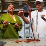 La Ciudad Mitad del Mundo, en Ecuador, fue acreditada este lunes como la Capital Iberoamericana del Chocolate, una distinción otorgada en la reciente Feria Internacional de Turismo (Fitur), en Madrid (España), donde el sabor del cacao andino conquistó a los exigentes paladares europeos. EFE