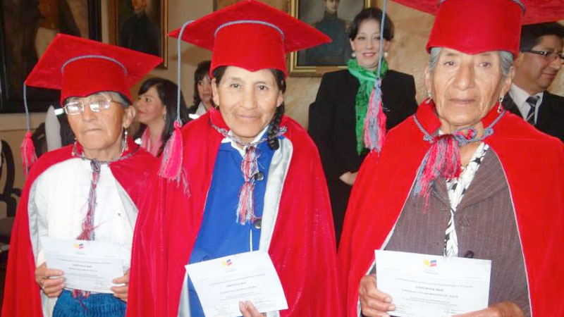 Las personas que deseen terminar sus estudios de primaria y bachillerato pueden inscribirse a ytravés del Ministerio de Educación. Foto Archivo