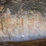 El arte rupestre de la Patagonia se remota a 8.200 años antes de la actualidad, según los dibujos hallados en una cueva que son los más antiguos conocidos en la región por datación directa, y se cree que pudieron haber ayudado a transmitir conocimiento durante generaciones. EFE