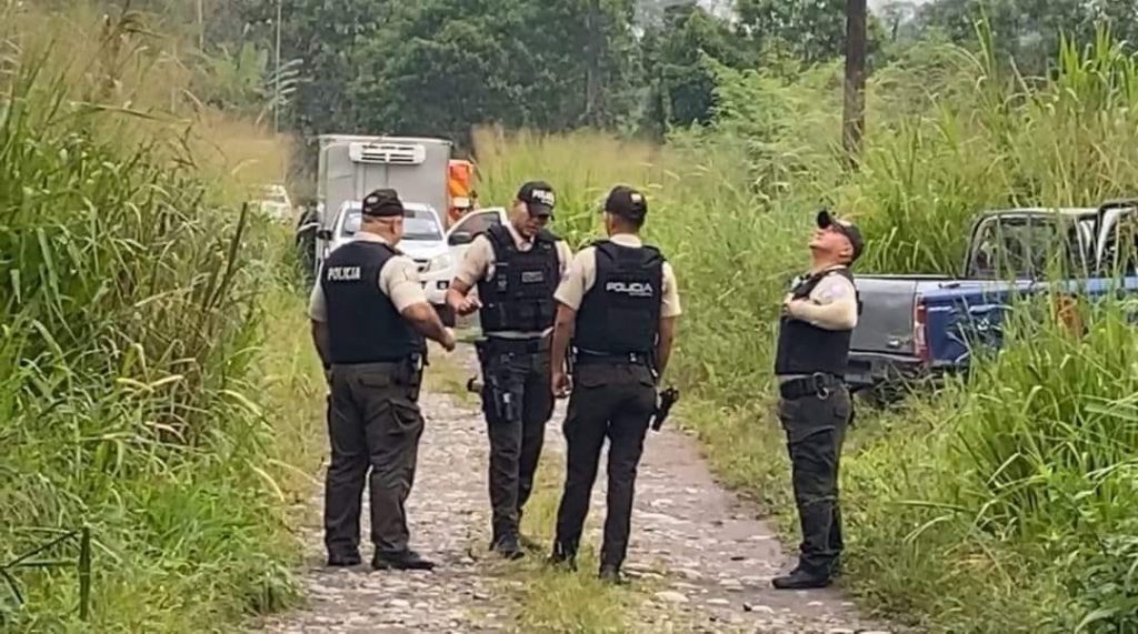 La Policía Nacional encontró 7 cuerpos sin vida dentro de una camioneta en la provincia de Orellana. Foto COCAVISIÓN