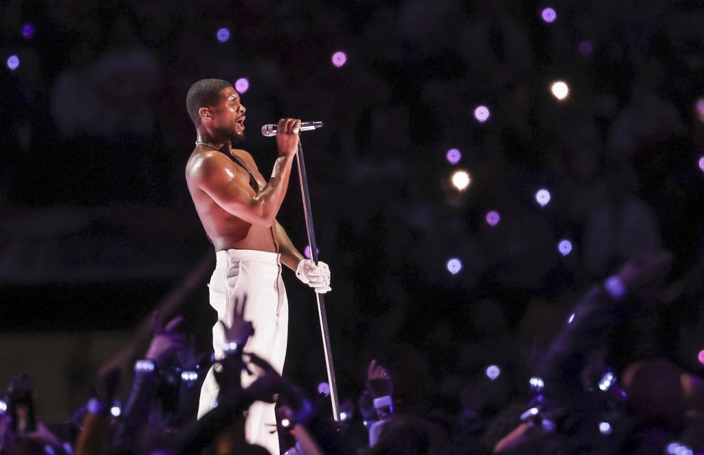 Usher encendió el Super Bowl 2024 con un homenaje a la música afroamericana. Foto EFE