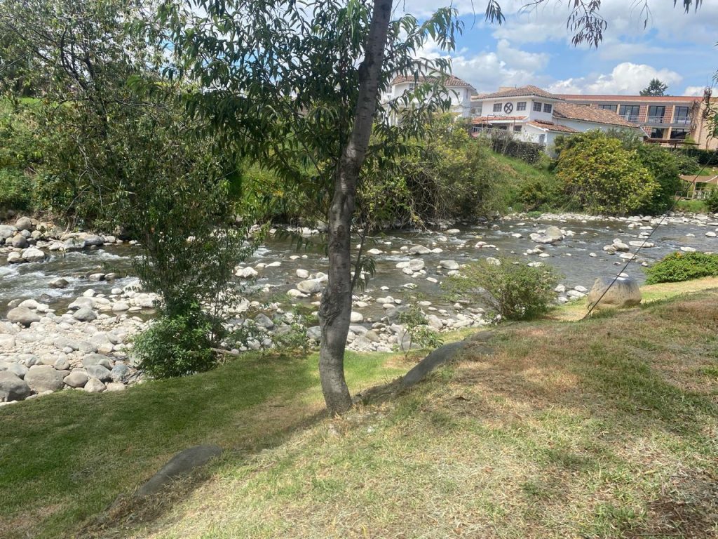 Estado actual del río Tomebamba a la altura de El Otorongo. BCZ