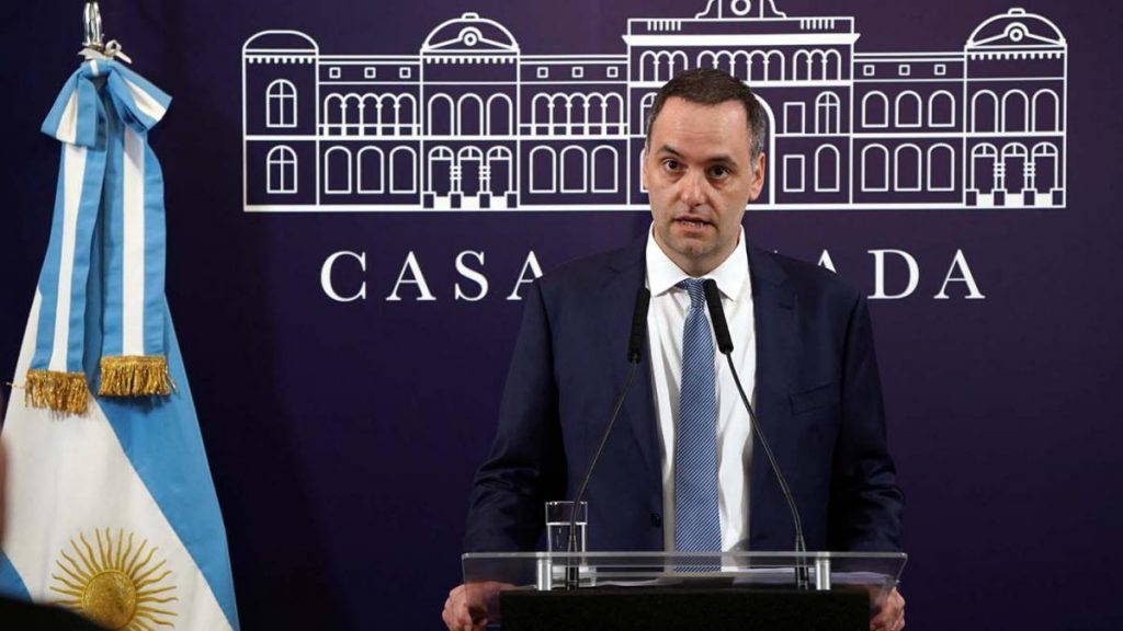 El portavoz presidencial, Manuel Adorni, afirmó que "de ninguna manera hay problema de gobernabilidad" en Argentina.