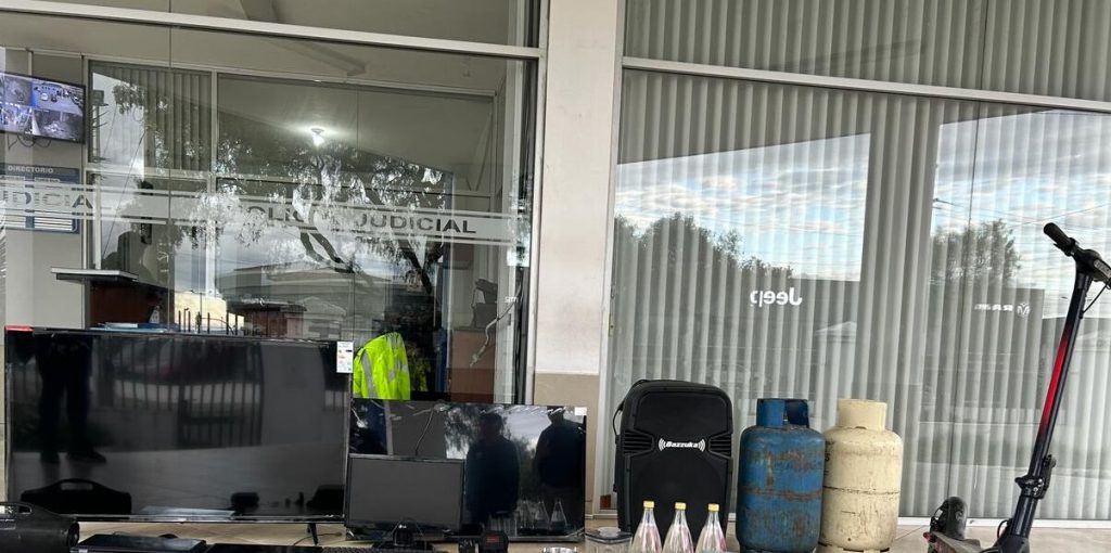 La Policía Nacional recuperó varios objetos como evidencias de las investigaciones de robos ocurridos en viviendas de Cuenca.