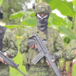 Personal militar durante la operación ejecutada en la mina ilegal de Pucará.