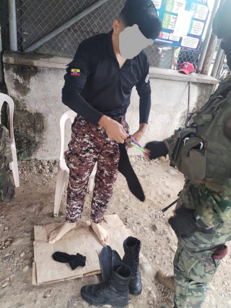 Un agente penitenciario fue retenido al intentar ingresar destornilladores a la cárcel de Sucumbíos.