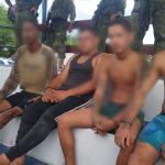 Personas detenidas durante el allanamiento ejecutado en Rocafuerte, Manabí.