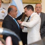 El periodista guayaquileño José Delgado recibió la Medalla a la Orden Nacional al Mérito, en el grado de Caballero, por parte del presidente Daniel Noboa.