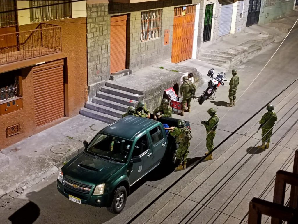 Personal militar halló explosivos durante la ejecución de un operativo en Cuenca.