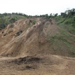 La gran cantidad de lodo tapona el km 90, de la Cuenca-Molleturo-El Empalme. La vía permanece cerrada pese a los trabajos. XCA