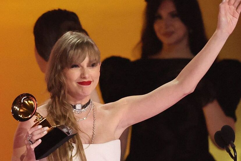 Taylor Swift hizo historia en los Grammy al ganar su cuarto premio a mejor álbum del año. Foto EFE