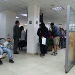 Usuarios reportan demoras en la atención debido a la caída del sistema del Registro Civil. Foto Fabián Campoverde