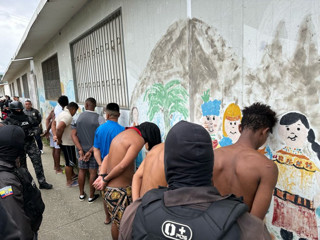 La Policía Nacional detuvo a 19 presuntos integrantes del grupo terrorista “Los Tiguerones”, en Guayaquil.
