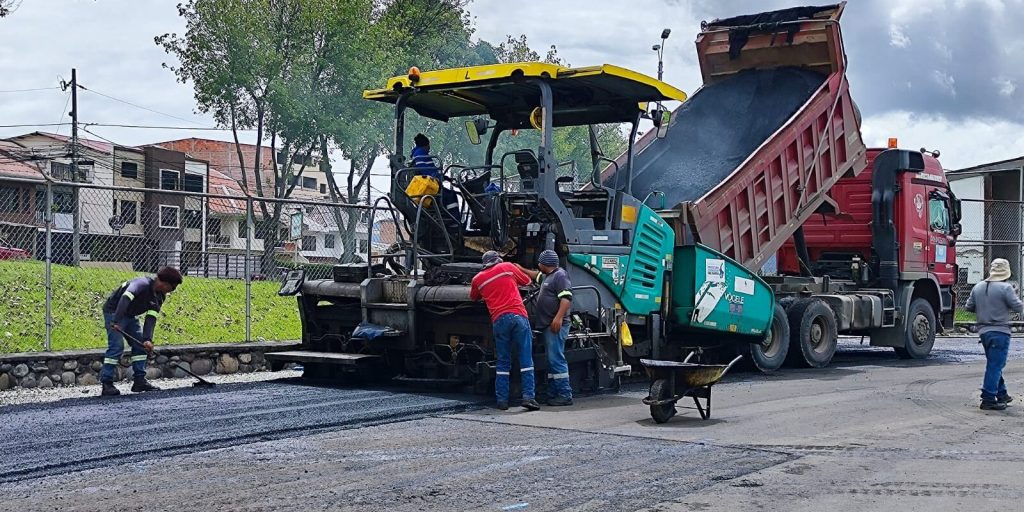  Después de casi cuatro años de espera los trabajos en la pista Jefferson Pérez, en Miraflores, parecen llegar a su final.