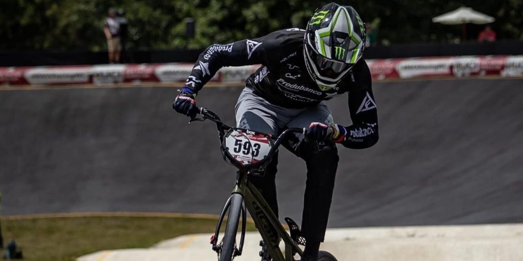 Los bicicrosistas azuayos Doménica Azuero, Alfredo Campo y Pedro Benalcázar competirán en la Copa Mundo de BMX, Australia