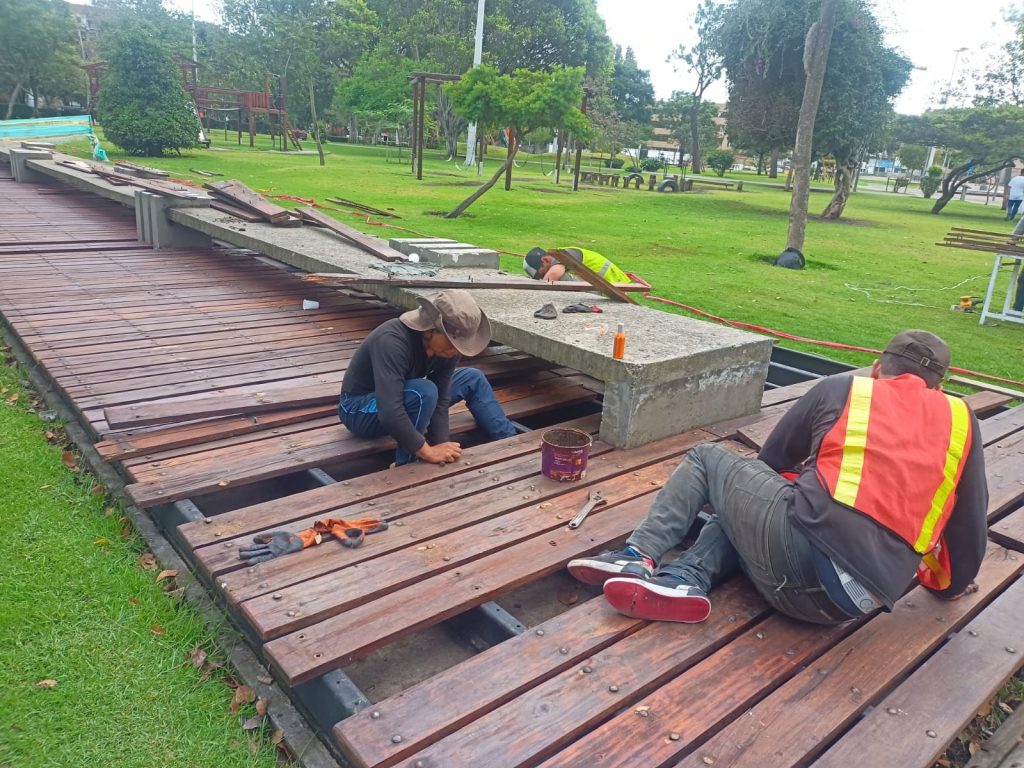 El Parque de la Madre se renueva con cambio de mobiliario, mejora de juegos infantiles, entre otros espacios.