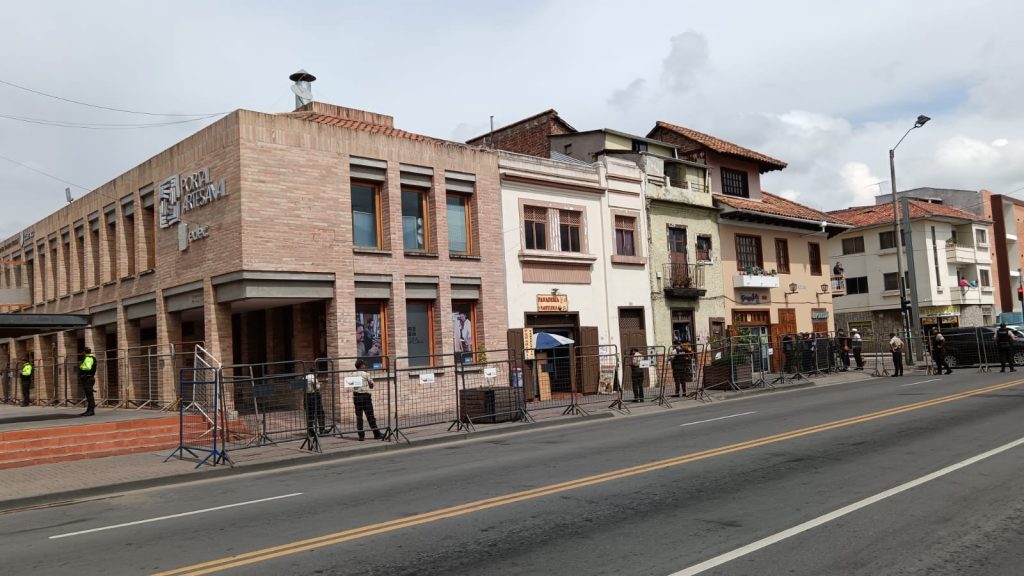 Las calles del Centro Histórico de Cuenca se mantienen cerradas por la visita del presidente Noboa a Cuenca.. Foto Gobernación